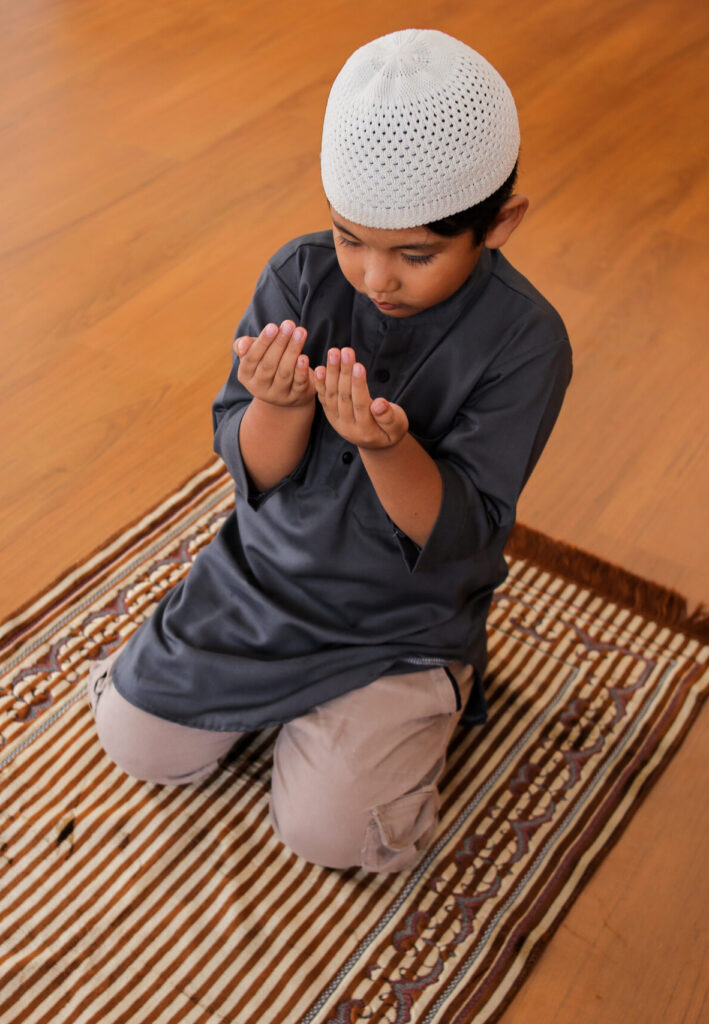 Child Praying - Roohani Ilaj